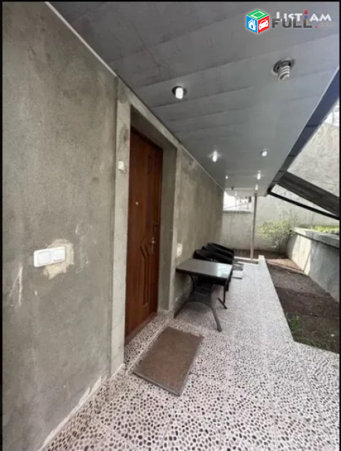 IN0105 Մեկ հարկանի քարե տուն Սարմենի փողոցում կենտրոնում