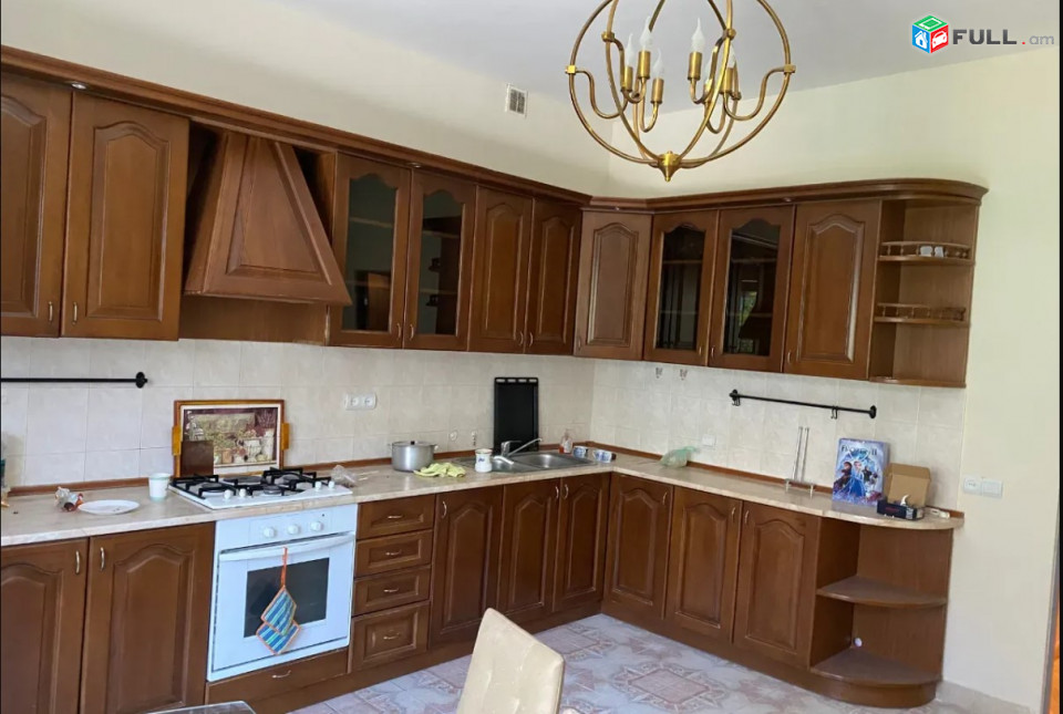 IN0108 Երեք հարկանի քարե տուն, Մարշալ Բաղրամյան պողոտայի 4-րդ նրբանցք Արաբկիրում