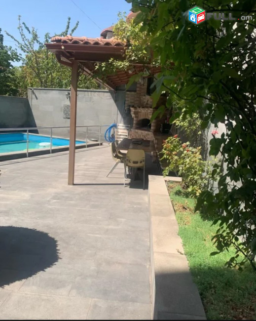 IN0121 Չորս հարկանի քարե տուն Արաբկիրում, 750 ք.մ., 3+ սանհանգույց, դիզայներական ոճով վերանորոգված