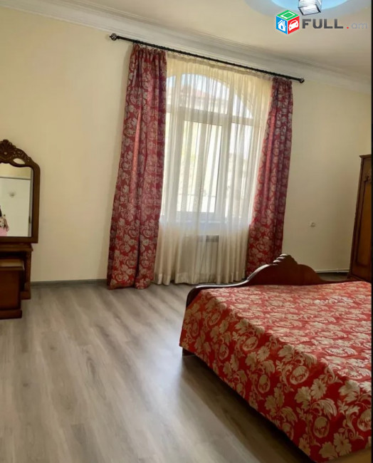 IN0124  Չորս հարկանի քարե տուն Սիմոն Երևանցի փողոցում կենտրոնում, 550 ք.մ., 3+ սանհանգույց, եվրովերանորոգված