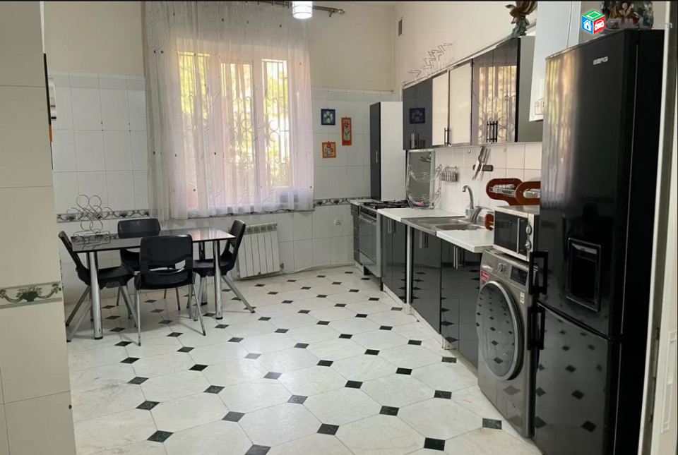 IN0124  Չորս հարկանի քարե տուն Սիմոն Երևանցի փողոցում կենտրոնում, 550 ք.մ., 3+ սանհանգույց, եվրովերանորոգված