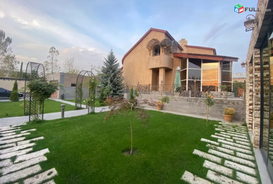 IN0125  Երեք հարկանի քարե ամառանոց Նոր Նորքում, 530 ք.մ., 3+ սանհանգույց, դիզայներական ոճով վերանորոգված