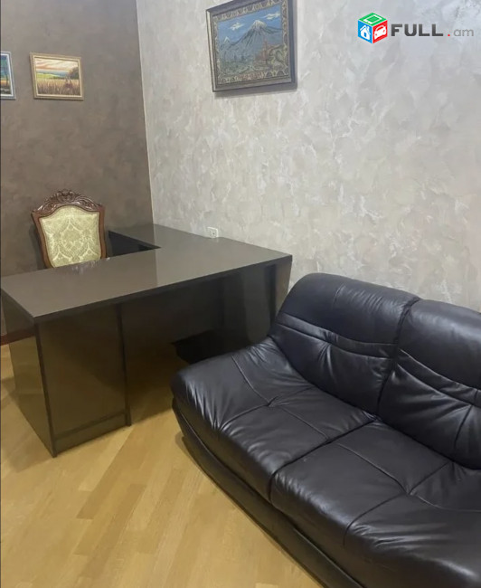 IN0127 Ընդարձակ 7 սենյականոց բնակարան նորակառույց շենքումՀանրապետության փողոցում