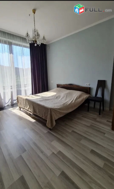 IN0149 Վարձով 2 սենյականոց բնակարան Չարենցի փողոցում