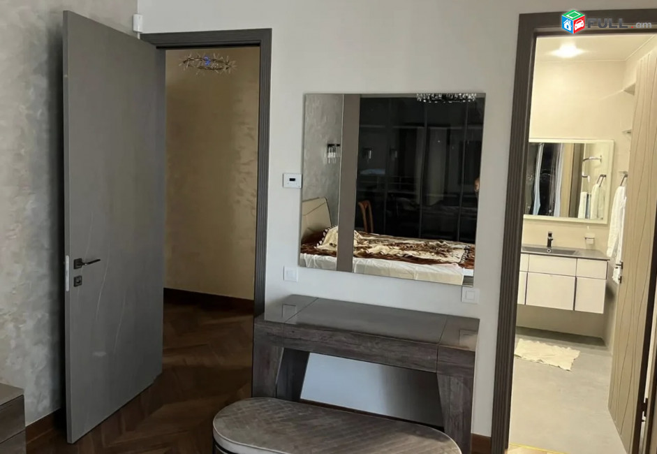 IN0161 Վարձով 4 սենյականոց բնակարան նորակառույց շենքում Հյուսիսային պողոտայում