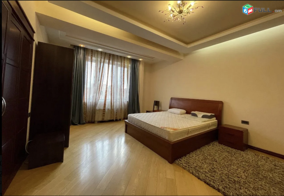 IN0187 Ընդարձակ 3 սենյականոց բնակարան նորակառույց շենքում Աբովյան փողոցում, 185 ք.մ., 2 սանհանգույց