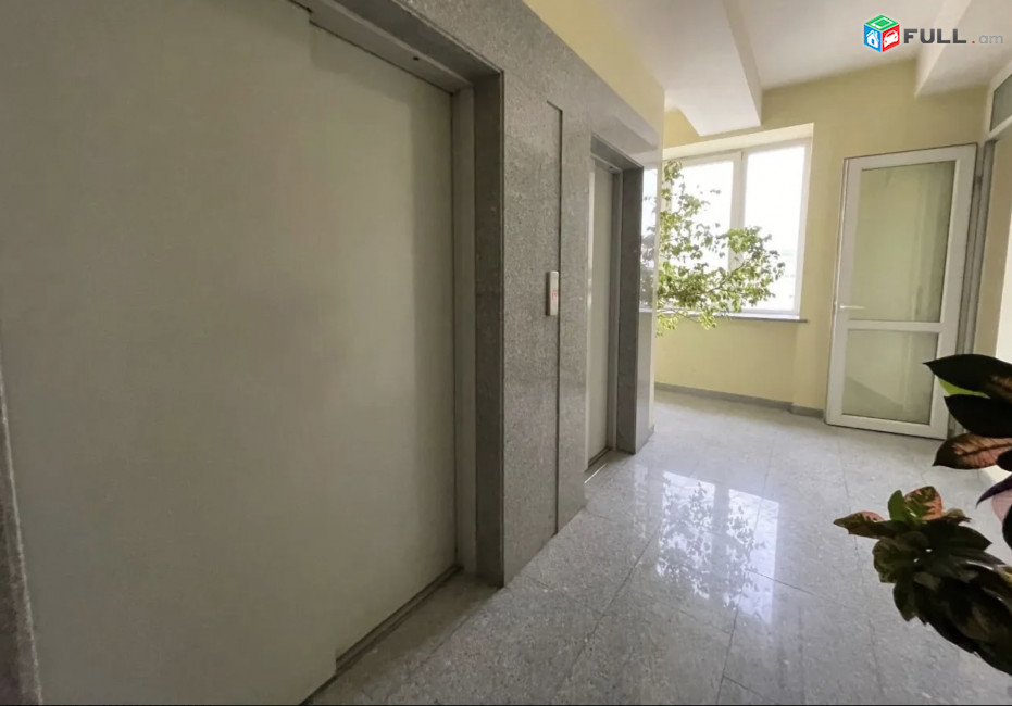 IN0187 Ընդարձակ 3 սենյականոց բնակարան նորակառույց շենքում Աբովյան փողոցում, 185 ք.մ., 2 սանհանգույց