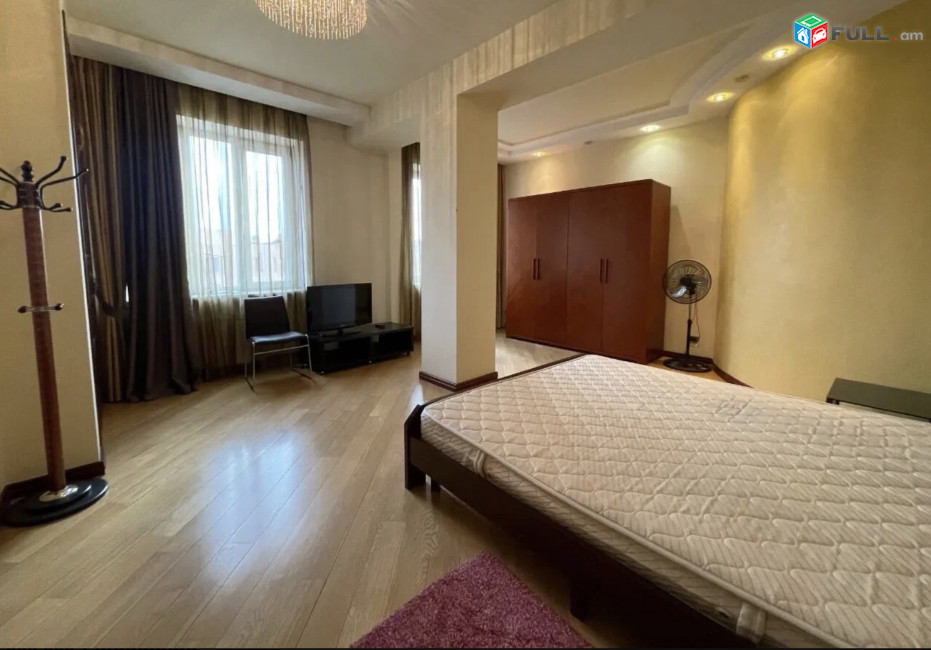 IN0187 Ընդարձակ 3 սենյականոց բնակարան նորակառույց շենքում Աբովյան փողոցում, 185 ք.մ., 2 սանհանգույց