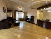 IN0187 Ընդարձակ 3 սենյականոց բնակարան նորակառույց շենքում Աբովյան փողոցում, 185 ք.մ., 2 սանհանգույց