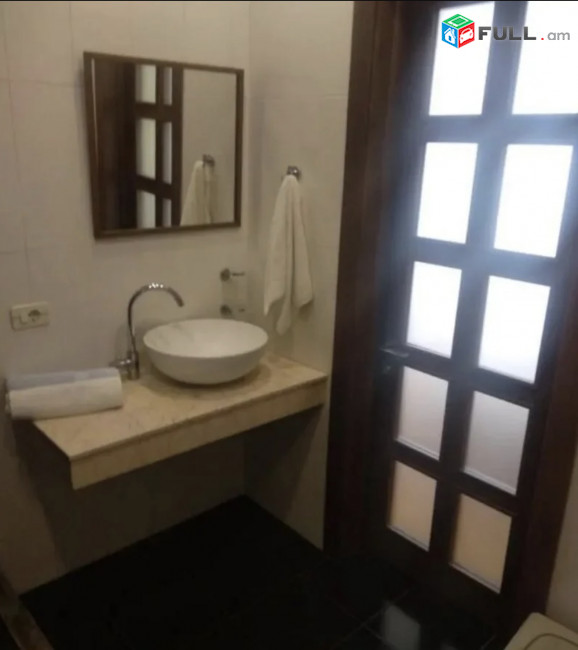 IN0190 Չորս հարկանի տուն Սոսեի փողոցում կենտրոնում, 500 ք.մ., 3+ սանհանգույց, կապիտալ վերանորոգված