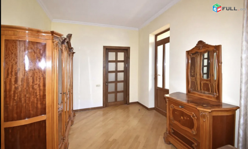 IN0190 Չորս հարկանի տուն Սոսեի փողոցում կենտրոնում, 500 ք.մ., 3+ սանհանգույց, կապիտալ վերանորոգված