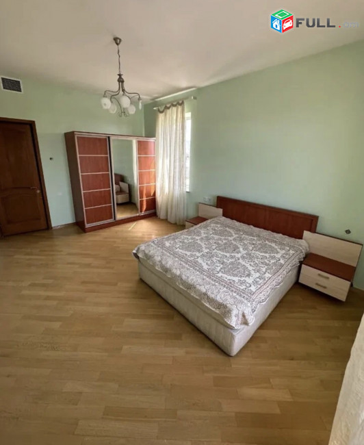 IN0195 Վարձով 3 սենյականոց բնակարան նորակառույց շենքում Պարոնյան փողոցում