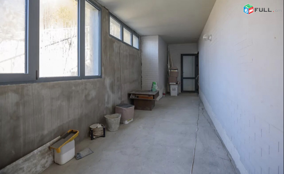 IN0207 Երկու հարկանի քարե տուն Անտառային փողոցում կենտրոնում