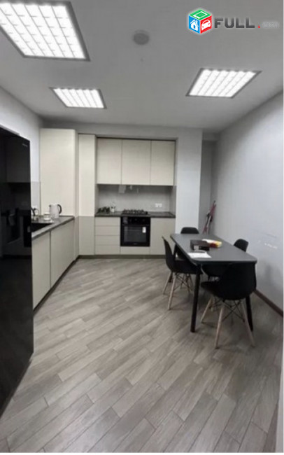IN0212 Վարձով Երեք հարկանի քարե տուն Այգեձորի փողոցում կենտրոնում, 220 ք.մ., 2 սանհանգույց, կապիտալ վերանորոգված