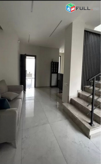 IN0212 Վարձով Երեք հարկանի քարե տուն Այգեձորի փողոցում կենտրոնում, 220 ք.մ., 2 սանհանգույց, կապիտալ վերանորոգված