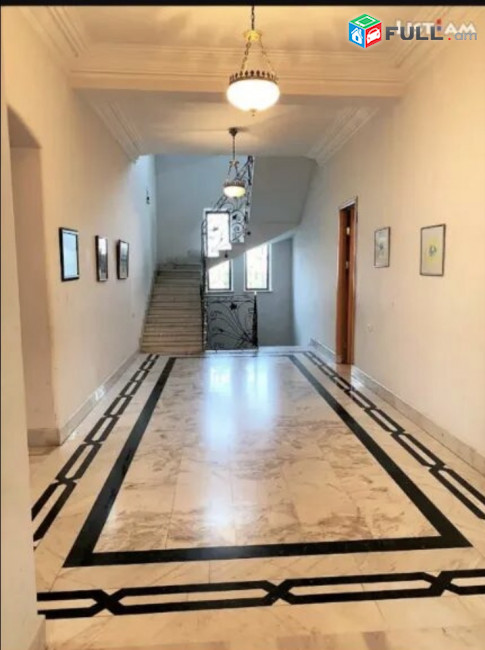 IN0227 Երեք հարկանի քարե տուն Բագրևանդի 42-րդ փողոցում Նոր Նորքում, 625 ք.մ., 3+ սանհանգույց