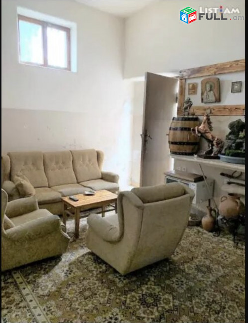 IN0227 Երեք հարկանի քարե տուն Բագրևանդի 42-րդ փողոցում Նոր Նորքում, 625 ք.մ., 3+ սանհանգույց