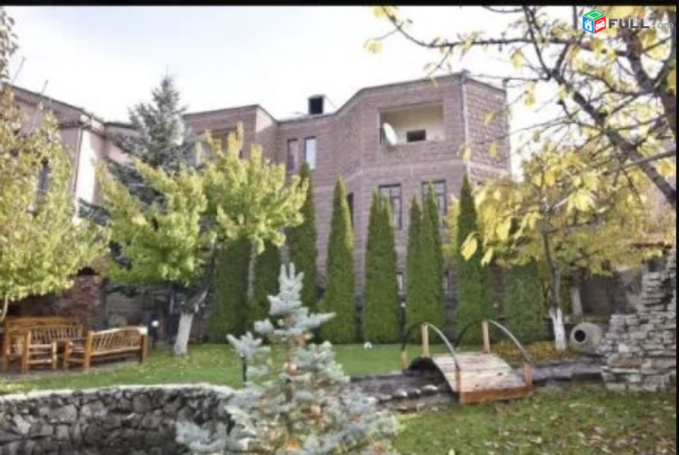 IN0227 Երեք հարկանի քարե տուն Բագրևանդի 42-րդ փողոցում Նոր Նորքում, 625 ք.մ., 3+ սանհանգույց