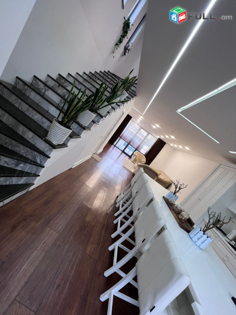 IN0229 Երկու հարկանի քարե տուն Պարույր Սևակ թաղամաս, 5-րդ փողոցում Ավանում, 200 ք.մ., 3+ սանհանգույց