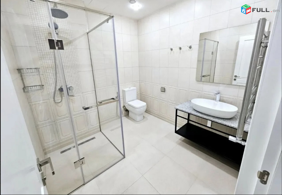 IN0230 Երեք հարկանի տուն, Դուրյան թաղամաս Ավանում, 400 ք.մ., 3+ սանհանգույց, դիզայներական ոճով վերանորոգված