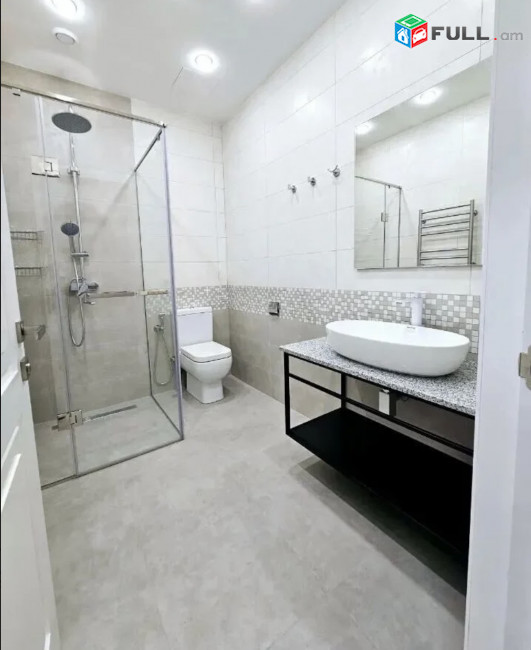 IN0230 Երեք հարկանի տուն, Դուրյան թաղամաս Ավանում, 400 ք.մ., 3+ սանհանգույց, դիզայներական ոճով վերանորոգված