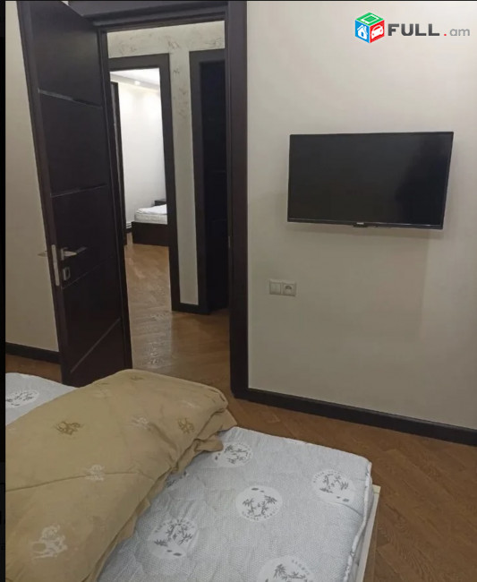 IN0231 Երեք հարկանի քարե տուն Նոր Արեշի 30 - րդ փողոցում Էրեբունիում, 300 ք.մ., 2 սանհանգույց, եվրովերանորոգված