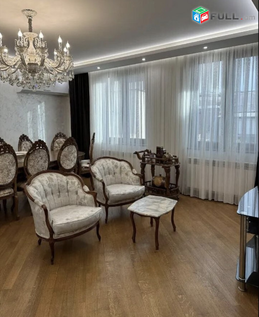 IN0231 Երեք հարկանի քարե տուն Նոր Արեշի 30 - րդ փողոցում Էրեբունիում, 300 ք.մ., 2 սանհանգույց, եվրովերանորոգված