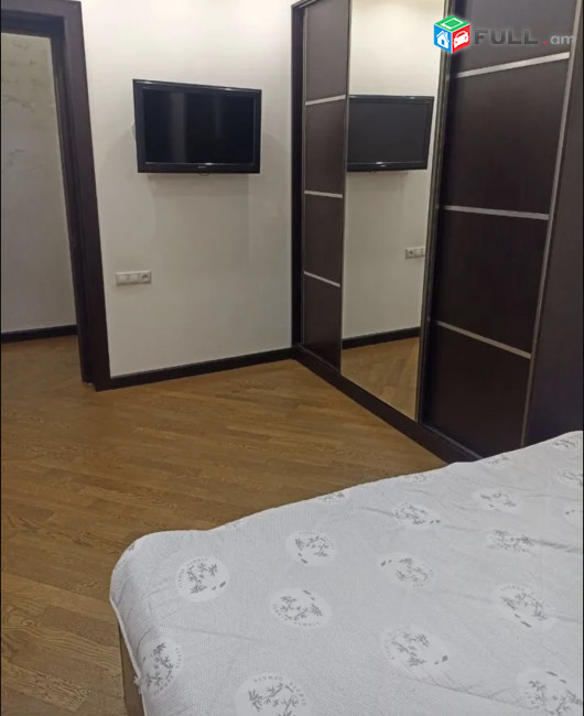 IN0231 Երեք հարկանի քարե տուն Նոր Արեշի 30 - րդ փողոցում Էրեբունիում, 300 ք.մ., 2 սանհանգույց, եվրովերանորոգված