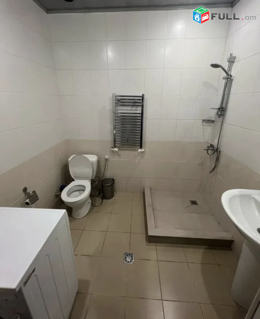 IN0247 Վարձով 4 սենյականոց բնակարան նորակառույց շենքում Արամի փողոցում