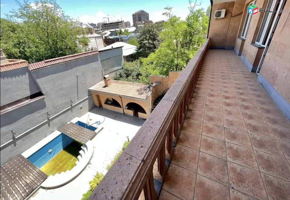 IN0273 Երեք հարկանի քարե տուն Կիևյան փողոցում Արաբկիրում, 600 ք.մ., 3+ սանհանգույց, կապիտալ վերանորոգված