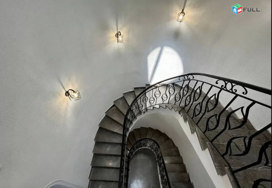 IN0273 Երեք հարկանի քարե տուն Կիևյան փողոցում Արաբկիրում, 600 ք.մ., 3+ սանհանգույց, կապիտալ վերանորոգված