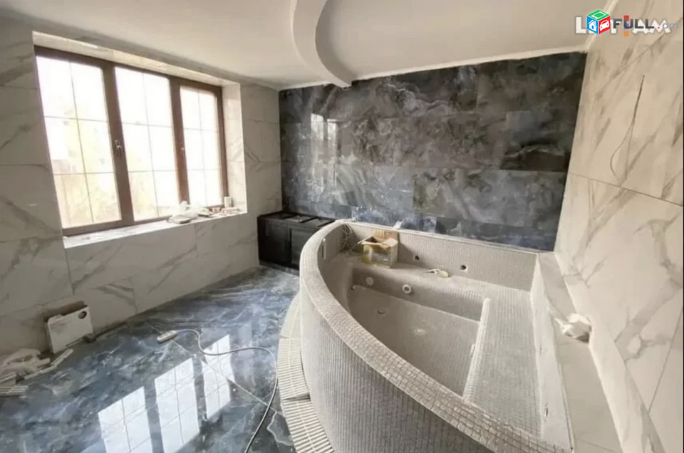 IN0275 Երեք հարկանի քարե տուն Այգեձորի փողոցում Արաբկիրում, 730 ք.մ., 3+ սանհանգույց