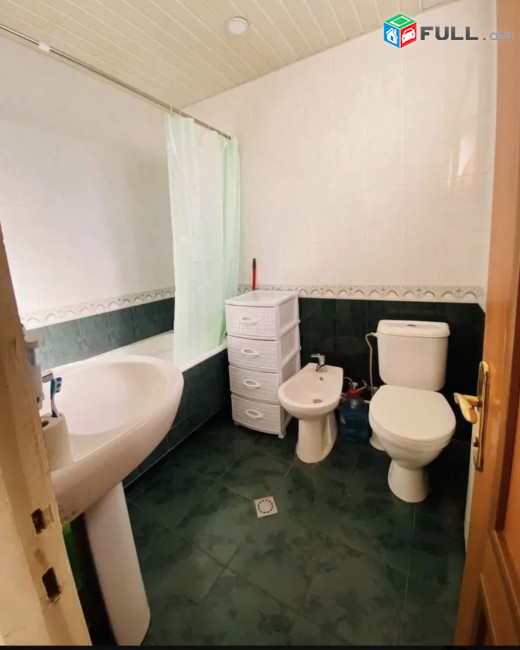 IN0277 Վարձով 4 սենյականոց բնակարան Չարենց փողոցի 1-ին նրբանցք