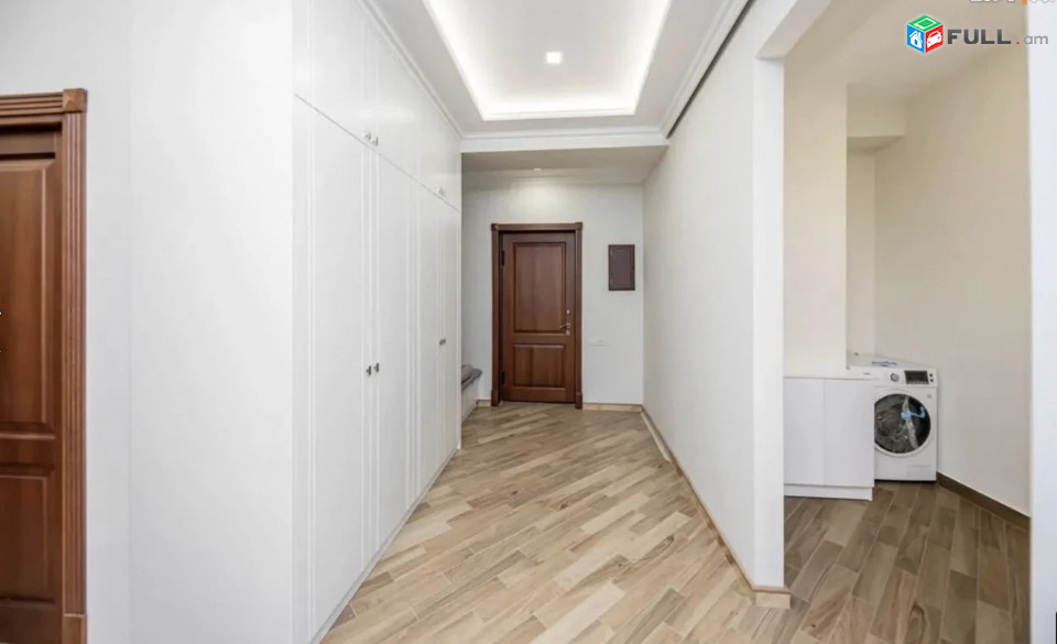 IN0296 Վարձով 4 սենյականոց բնակարան նորակառույց շենքում Արամի փողոցում
