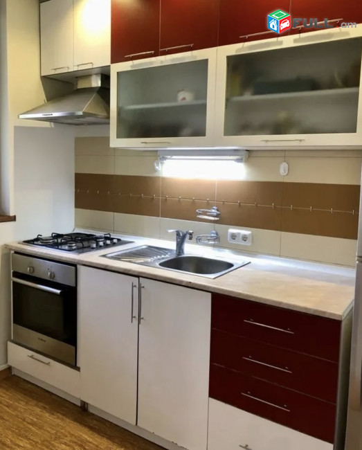 IN0365 Երեք հարկանի քարե տուն 20-րդ փողոցում Ձորաղբյուրում