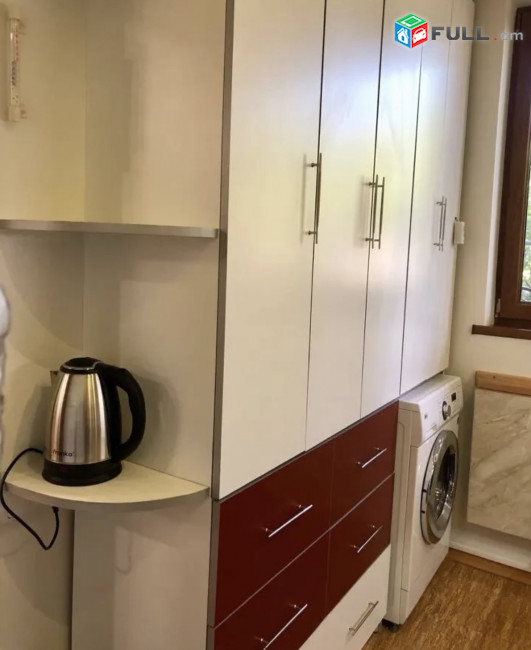 IN0365 Երեք հարկանի քարե տուն 20-րդ փողոցում Ձորաղբյուրում