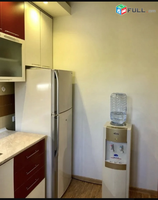 IN0365 Երեք հարկանի քարե տուն 20-րդ փողոցում Ձորաղբյուրում