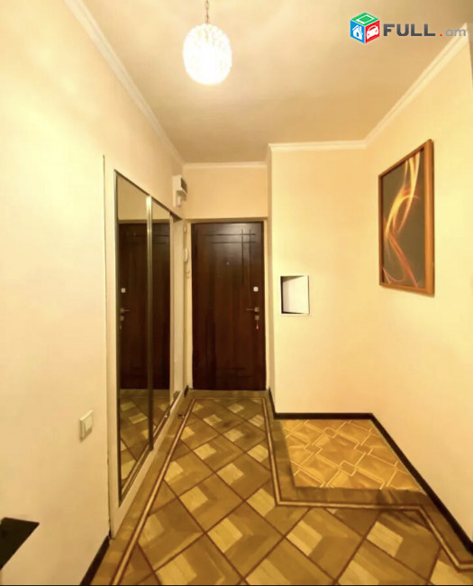 IN0371 Վարձով 4 սենյականոց բնակարան Աբովյան փողոցում
