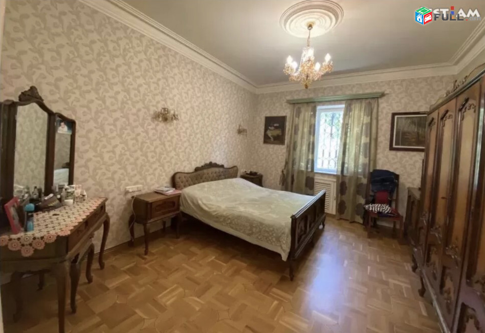 IN0413 Երկու հարկանի քարե տուն Վահրամ Փափազյան փողոցում Արաբկիրում, 350 ք.մ., 3+ սանհանգույց