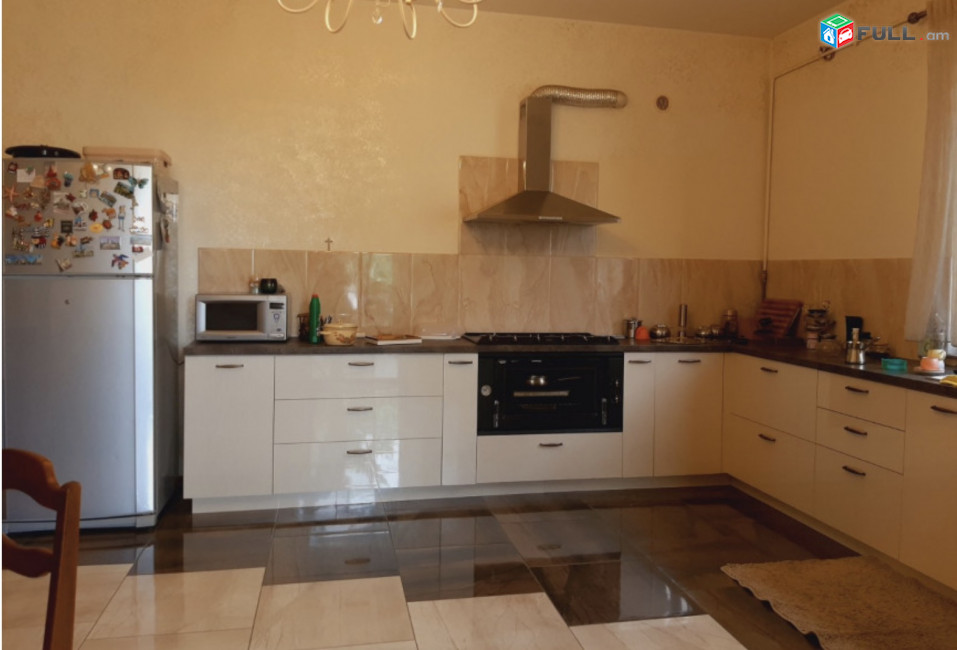 IN0415 Երկու հարկանի քարե տուն, Վահագնի Թաղամաս Աջափնյակում, 400 ք.մ., 3+ սանհանգույց