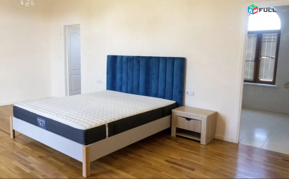 IN0439 Երեք հարկանի տուն Աջափնյակում Վահագնի Թաղամաս 