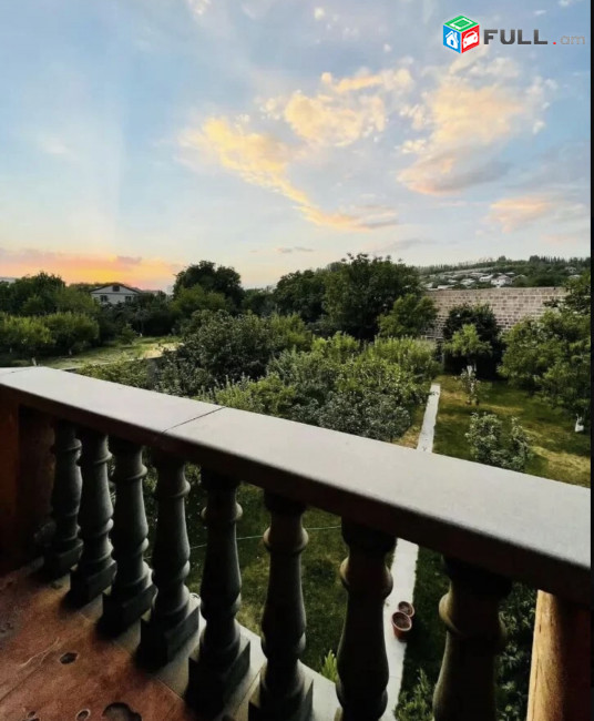 IN0440 Երեք հարկանի քարե տուն Ավանում, 350 ք.մ., 3+ սանհանգույց, մեծ հողամաս