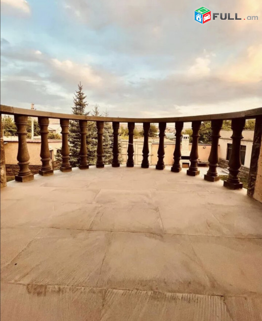 IN0440 Երեք հարկանի քարե տուն Ավանում, 350 ք.մ., 3+ սանհանգույց, մեծ հողամաս