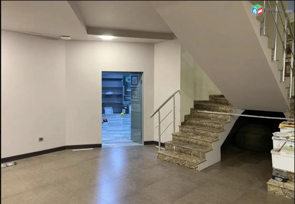 IN0442 Գրասենյակային տարածք կենտրոնում Վարդանանց փողոցում  