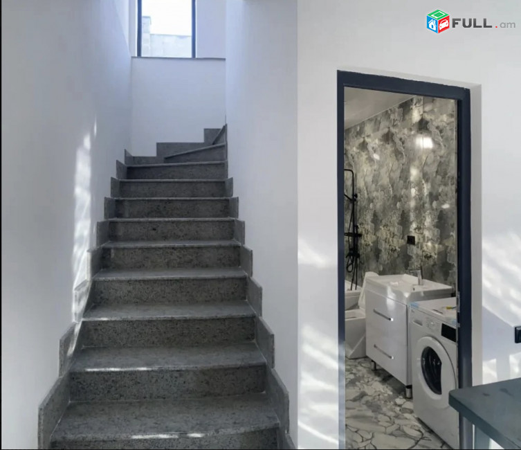 IN0443 Երեք հարկանի թաունհաուզ Ծարավ Աղբյուրի փողոցում Ավանում, 160 ք.մ., 2 սանհանգույց
