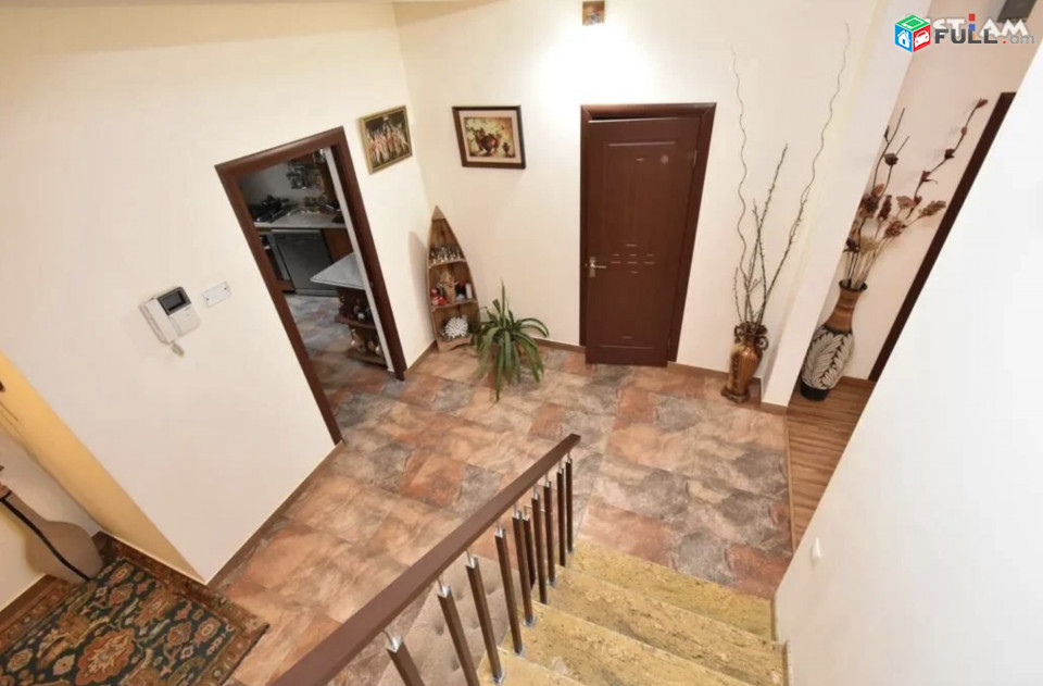 IN0448 Երկու հարկանի քարե տուն Ծարավ Աղբյուրի փողոցում Ավանում, 240 ք.մ., 3+ սանհանգույց, եվրովերանորոգված