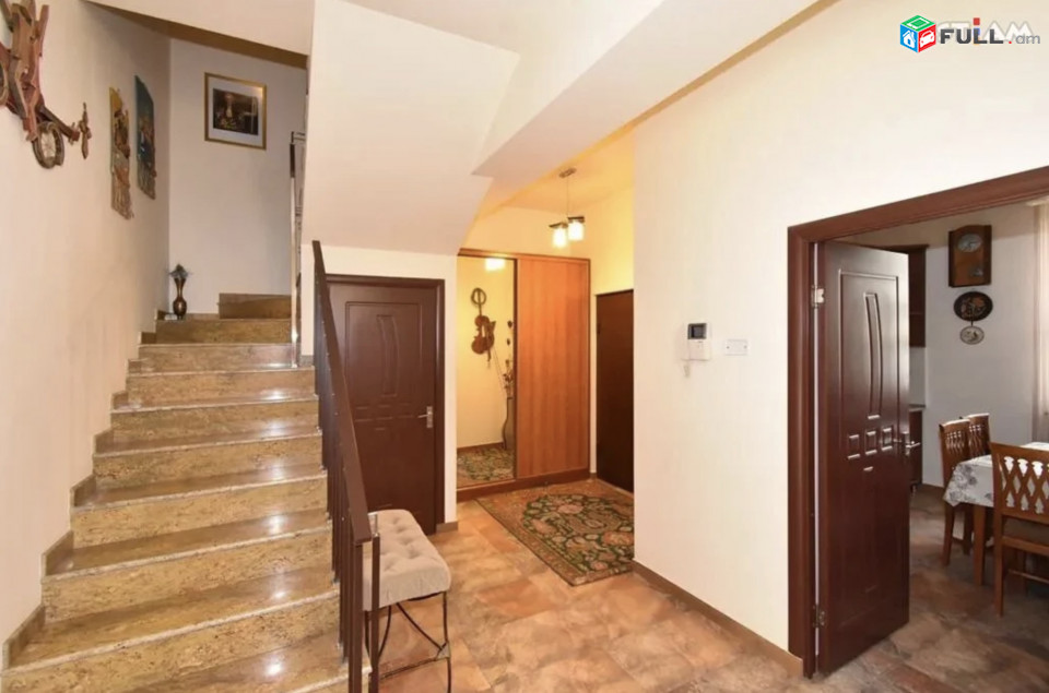 IN0448 Երկու հարկանի քարե տուն Ծարավ Աղբյուրի փողոցում Ավանում, 240 ք.մ., 3+ սանհանգույց, եվրովերանորոգված