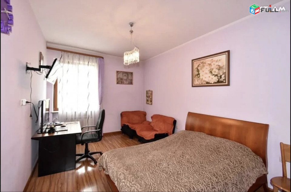 IN0448 Երկու հարկանի քարե տուն Ծարավ Աղբյուրի փողոցում Ավանում, 240 ք.մ., 3+ սանհանգույց, եվրովերանորոգված