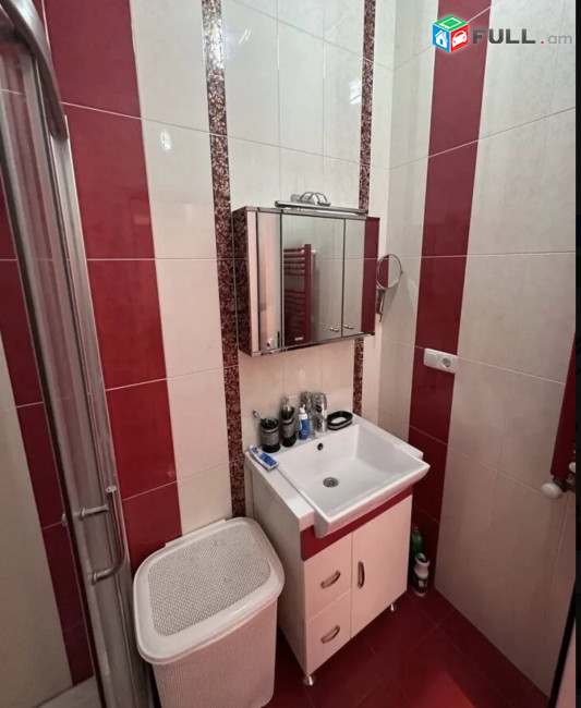 IN0466 Մեկ հարկանի քարե տուն Սարմենի փողոցում կենտրոնում, 200 ք.մ., 2 սանհանգույց, կապիտալ վերանորոգված