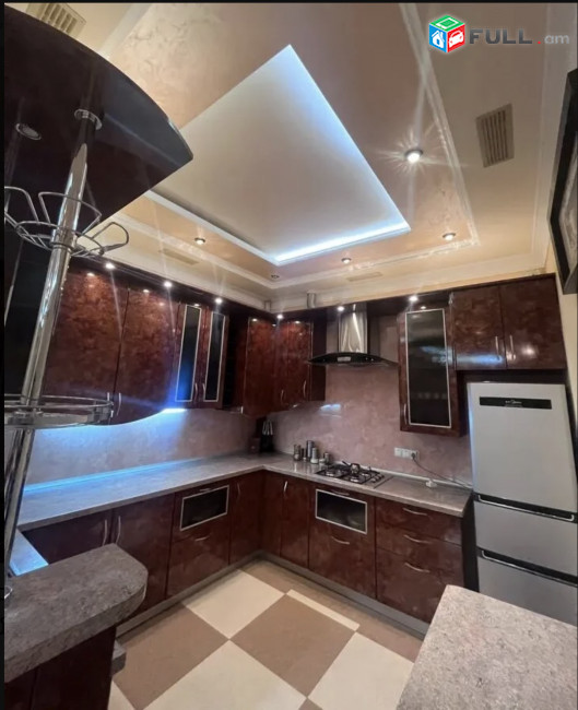 IN0466 Մեկ հարկանի քարե տուն Սարմենի փողոցում կենտրոնում, 200 ք.մ., 2 սանհանգույց, կապիտալ վերանորոգված